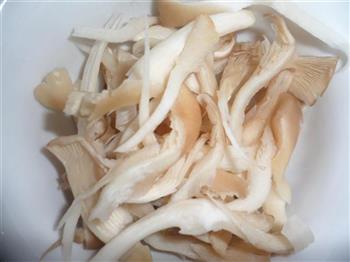 蘑菇肉丝汤的做法图解1