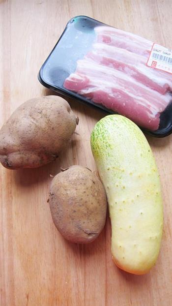 酥皮土豆炖肉的做法步骤1