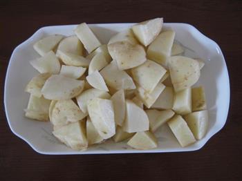 牛肉筋炖土豆的做法步骤1