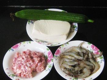 肉丸鲜虾炖豆腐的做法步骤1