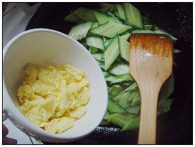 黄瓜炒蛋的做法步骤8