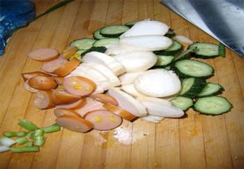 鸡腿菇清炒黄瓜的做法步骤2