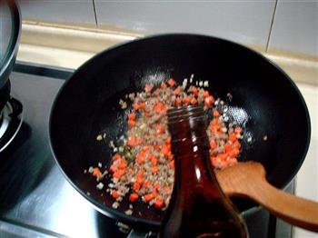 肉末烩豌豆的做法步骤3