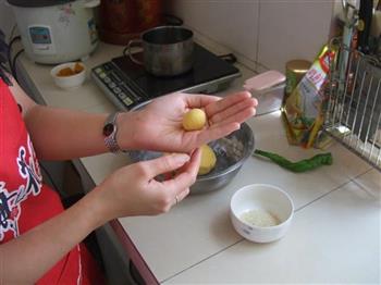 蛋香南瓜球的做法步骤7