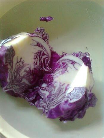 紫甘蓝梅花糕的做法步骤2
