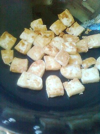 油煎豆腐烧肉的做法步骤6