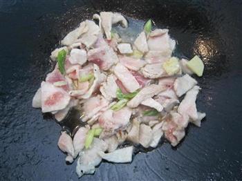 豌豆炒肉的做法步骤2