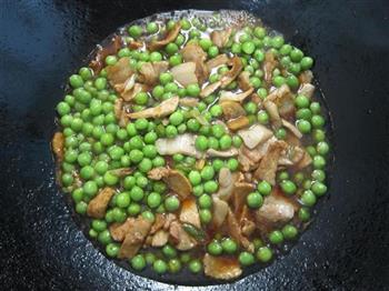 豌豆炒肉的做法步骤4