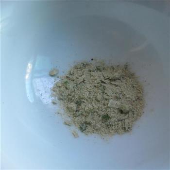 椒盐花生米的做法步骤5