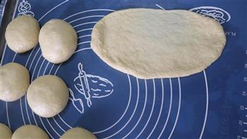 豆沙卷面包的做法步骤4