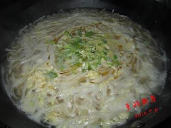 土豆鸡蛋热汤面的做法步骤8