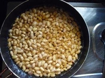 炸黄豆的做法步骤2