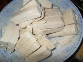 豆腐干炒五花肉的做法图解2