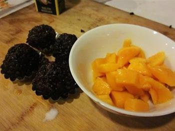 芒果黑糯米甜甜的做法步骤2