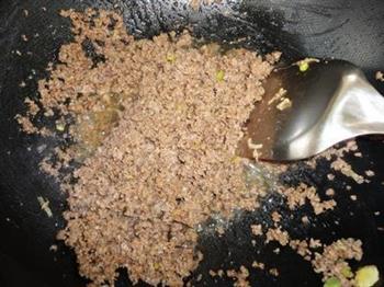 豌豆炒牛肉的做法步骤3