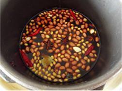 茴香呛卤花生豆的做法步骤4