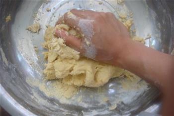 玉米豆沙黄金大饼的做法图解2