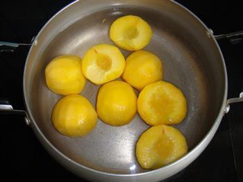 糖水黄桃罐头的做法步骤4