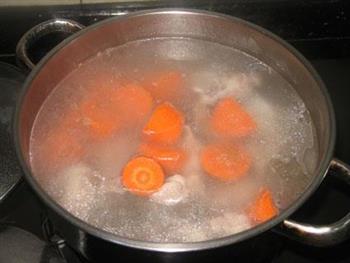 紫淮山猪骨汤的做法步骤5