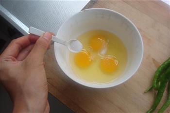 辣子炒鸡蛋的做法步骤1