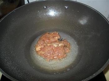 瘦肉炒四季豆的做法步骤3