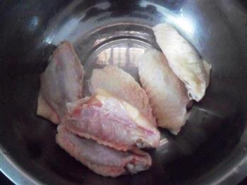 电饭锅烤鸡翅的做法步骤1