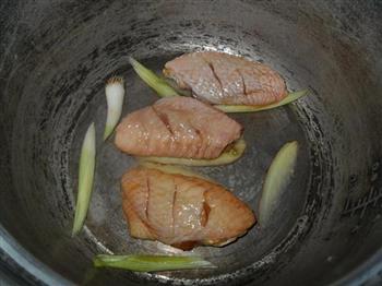 电饭锅烤鸡翅的做法步骤5