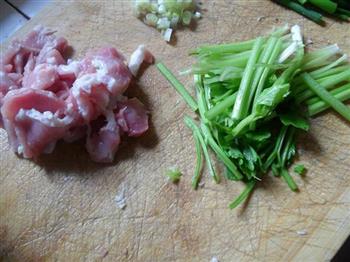 凤尾菇炒肉的做法步骤2