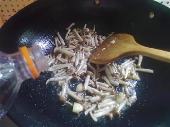 蟹味菇炒蛋的做法步骤6