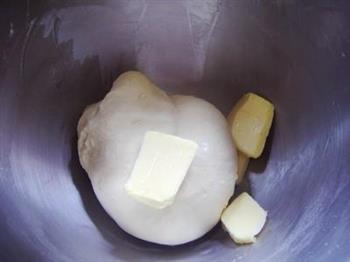 橄榄型酥香面包的做法图解1