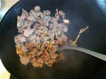酸豆角炒鸡胗的做法步骤6