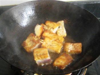 豆腐木耳炖咸青鱼的做法图解3