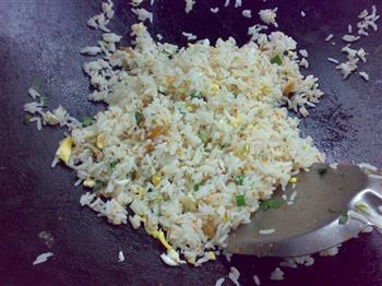 蟹子虾米蛋炒饭的做法步骤11
