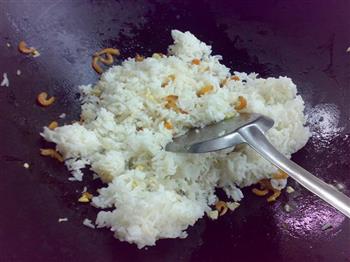蟹子虾米蛋炒饭的做法步骤7