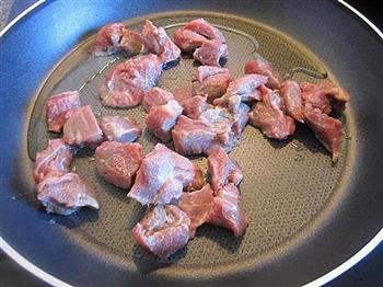 牛肉煮意粉的做法步骤3