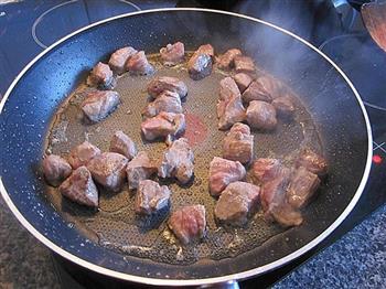 牛肉煮意粉的做法步骤4
