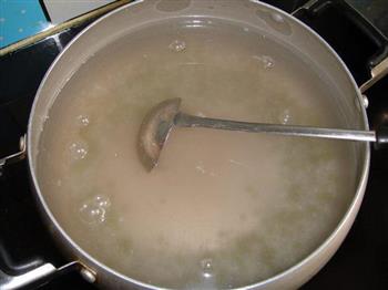 黑小米百合绿豆粥的做法步骤3