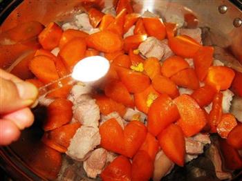 清炖五花肉胡萝卜的做法步骤5