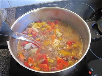 牛肉彩椒浓汤的做法步骤8
