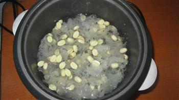 银耳莲子红枣粥的做法步骤3