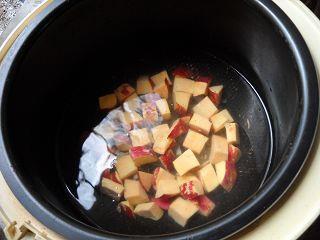 番薯冰糖红莲子的做法步骤4