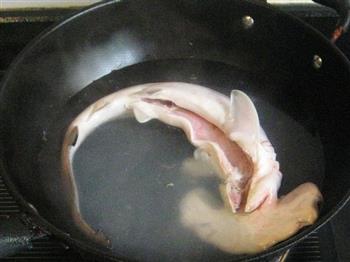 鲨鱼茄子砂锅煲的做法图解2