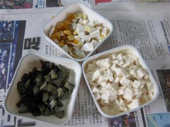 三色豆腐蛋的做法步骤1