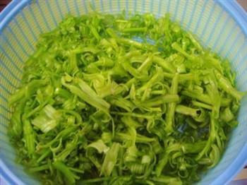 竹叶菜梗炒肉丝的做法步骤1