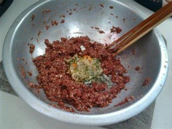 牛肉胡萝卜饺子的做法图解4