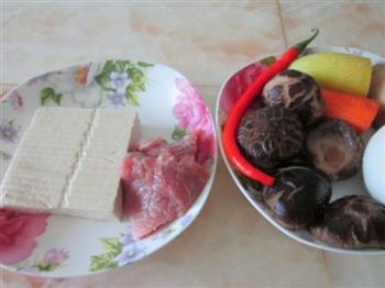 香菇肉末蒸豆腐的做法步骤1