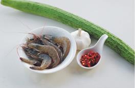 蒜茸丝瓜鲜虾盅的做法步骤1