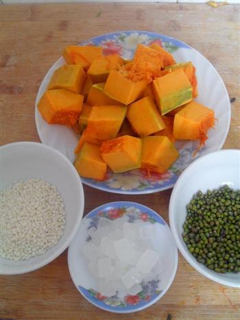 绿豆江米南瓜汤的做法步骤1