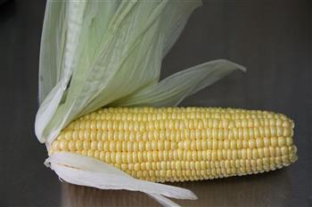 微波玉米的做法图解3