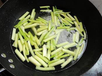 芹菜炒肉丝的做法步骤4